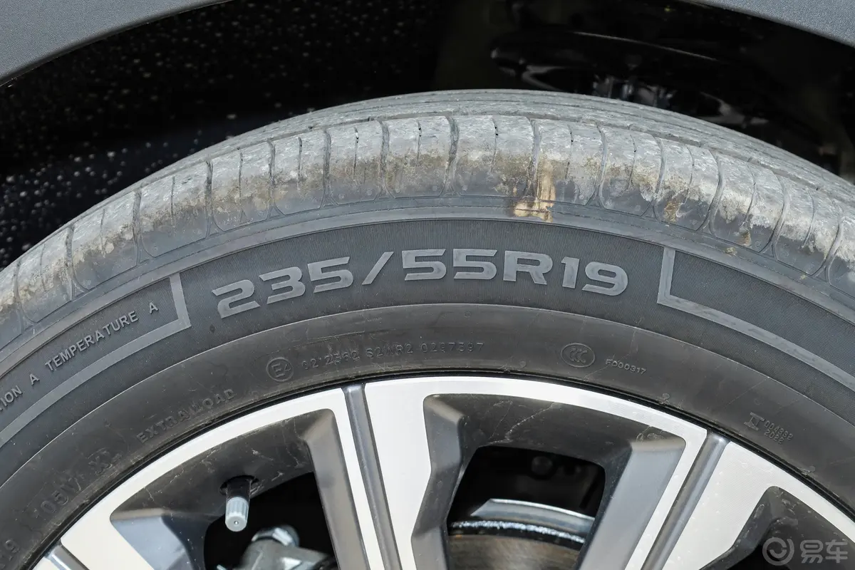 瑞虎8L390T 两驱长虹版 5座前轮胎尺寸