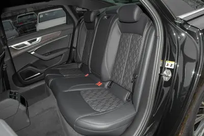 2025款 奥迪A6L 改款 55 TFSI quattro 尊享动感型空间