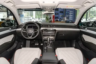 2025款 迈腾 改款二 众享版 330TSI 豪华型内饰
