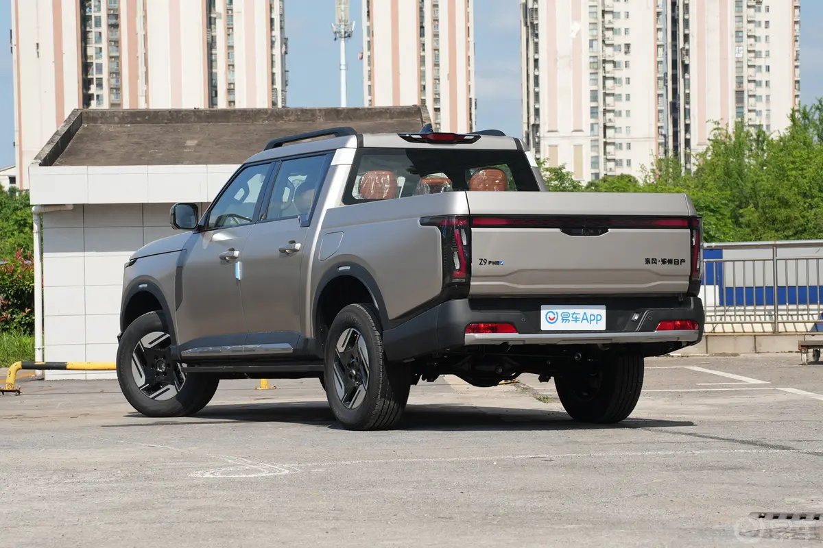 郑州日产Z9 GE PHEV1.5T 135km 四驱尊享版侧后45度车头向左水平