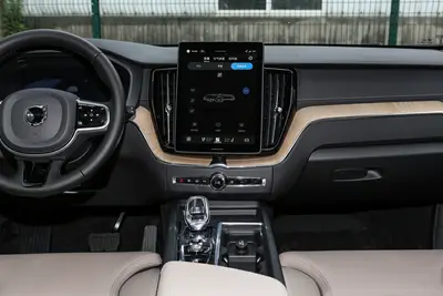 2026款 沃尔沃XC60 B5 四驱智远豪华版内饰