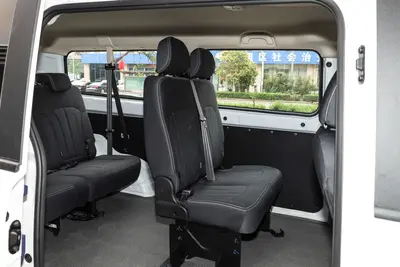 2025款 锐胜王牌M7 改款 2.0L 手动长轴舒适版 7座空间