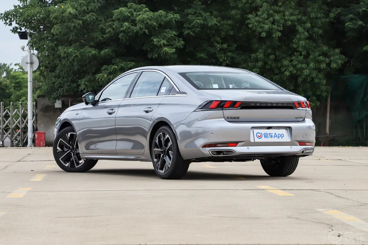 标致508L400THP 驭享旗舰版侧后45度车头向左水平