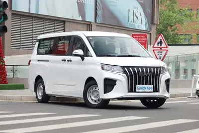 2025款 锐胜王牌M7 改款 2.0L 手动长轴舒适版 7座外观