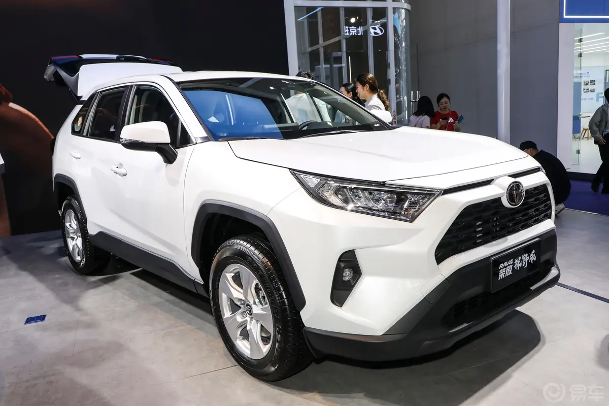 RAV4荣放2.0L 两驱探野版外观