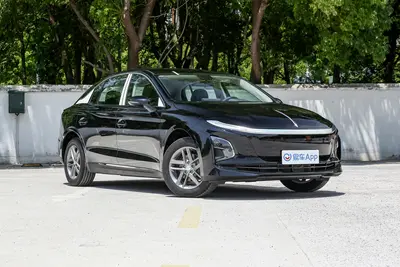 2025款 红旗E-QM5 500km 出行版外观