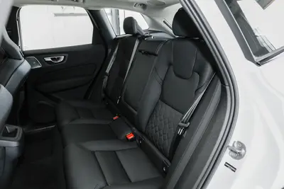 2026款 沃尔沃XC60 B5 四驱智远运动版空间