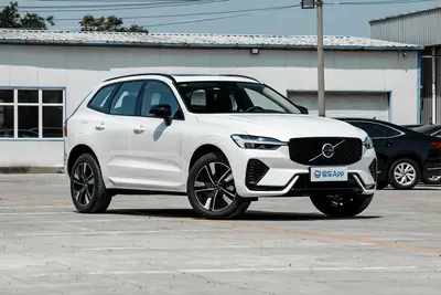2026款 沃尔沃XC60 B5 四驱智远运动版外观