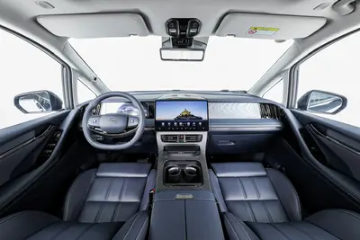 2025款 传祺向往M8 2.0T 248km 乾崑Ultra头等舱内饰