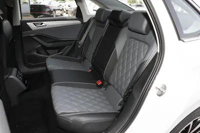 2025款 速腾 改款二 300TSI 双离合卓越版空间