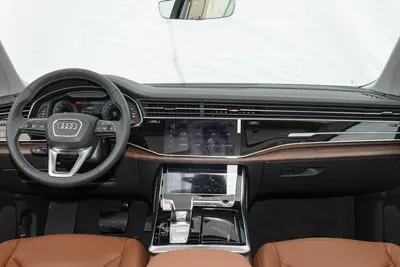 2025款 奥迪Q7 45 TFSI quattro S line运动型 7座内饰