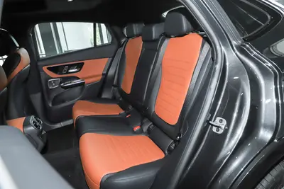 2025款 奔驰GLC轿跑 改款 GLC 300 4MATIC 轿跑SUV空间