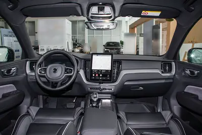2026款 沃尔沃XC60 B5 四驱智远极夜黑版内饰