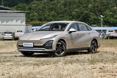 2025款 五菱星光 纯电动 610km 智能进阶型外观