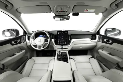 2026款 沃尔沃XC60 B5 四驱智雅豪华版内饰