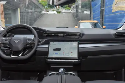 2025款 凯翼昆仑iHD 1.5T 150km 天际版 7座内饰