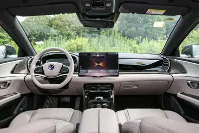 2025款 汉 EV 智驾版 605km 领航版内饰