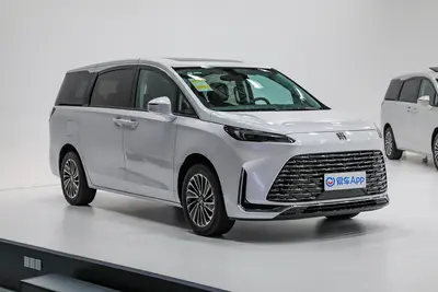 2025款 别克GL8 插电混动 陆尚 1.5T 142km 尊享版 7座外观