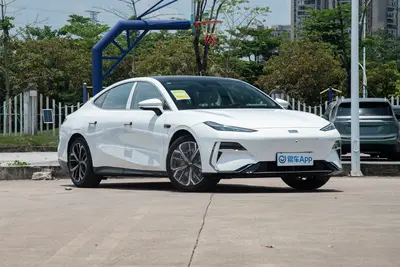 2025款 银河E8 575km 后驱探索智驾版外观