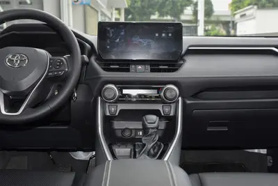 2025款 RAV4荣放 2.0L 两驱探野版内饰