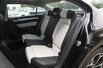 2025款 迈腾 改款三 众享版 330TSI 豪华型空间