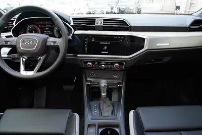 2025款 奥迪Q3 Sportback quattro45周年典藏版 35 TFSI 进取型内饰