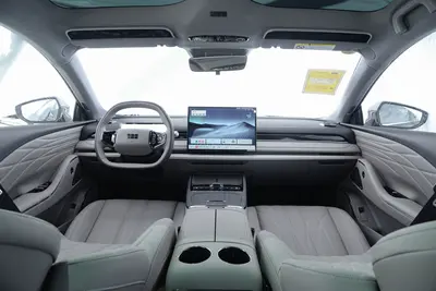 2025款 银河星耀8 EM-i 1.5L 60km 豪享版内饰