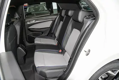 2025款 高尔夫 改款二 300TSI R-Line空间