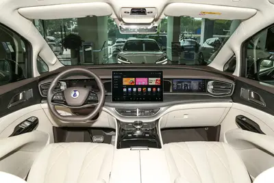 2025款 腾势D9 EV 智驾版 600km 四驱旗舰型 7座内饰
