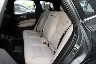2026款 沃尔沃XC60 插电混动 2.0T 64km 长续航智远豪华版空间