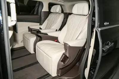 2025款 腾势D9 EV 智驾版 600km 四驱旗舰型 7座空间