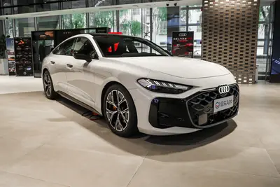 2025款 奥迪A5L Sportback 2.0T 尊享quattro型外观