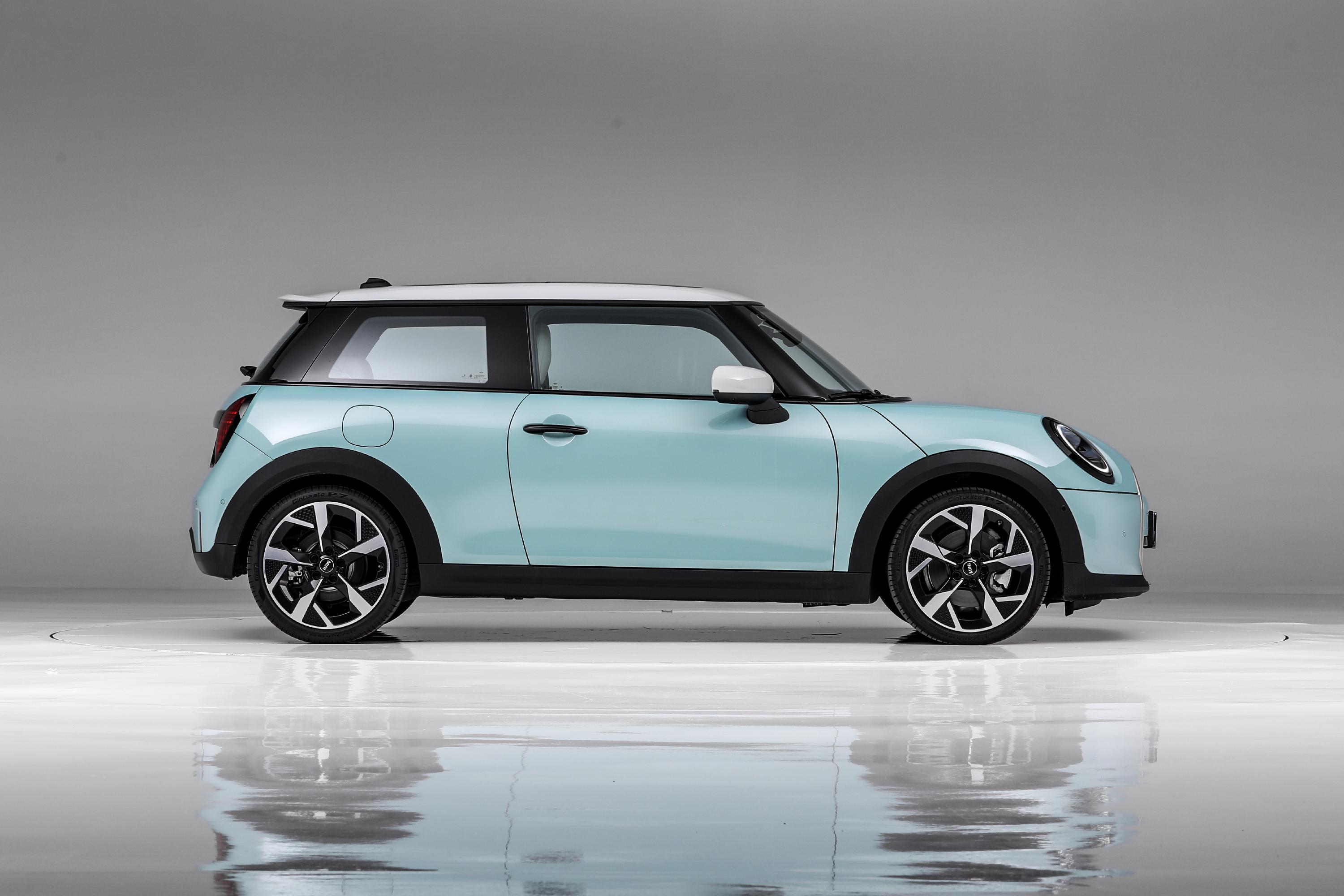 【MINI2.0T COOPER S 艺术家 三门版正侧车头向右水平图片-汽车图片大全】-易车