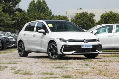 2025款 高尔夫 改款二 300TSI R-Line外观