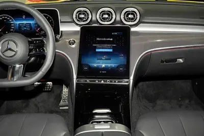 2025款 奔驰CLE CLE 300 4MATIC 敞篷轿跑车内饰