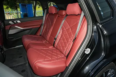 2025款 宝马X5 xDrive40Li M运动曜夜套装空间