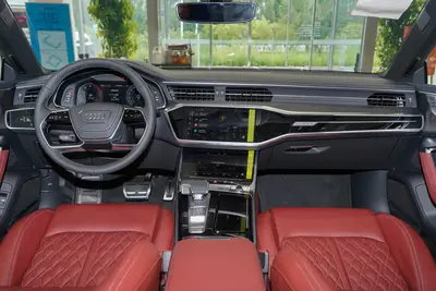 2025款 奥迪A7L 55 TFSI quattro 黑武士版内饰