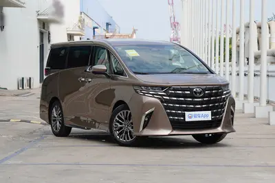 2025款 埃尔法 双擎 2.5L 臻享黄金版外观
