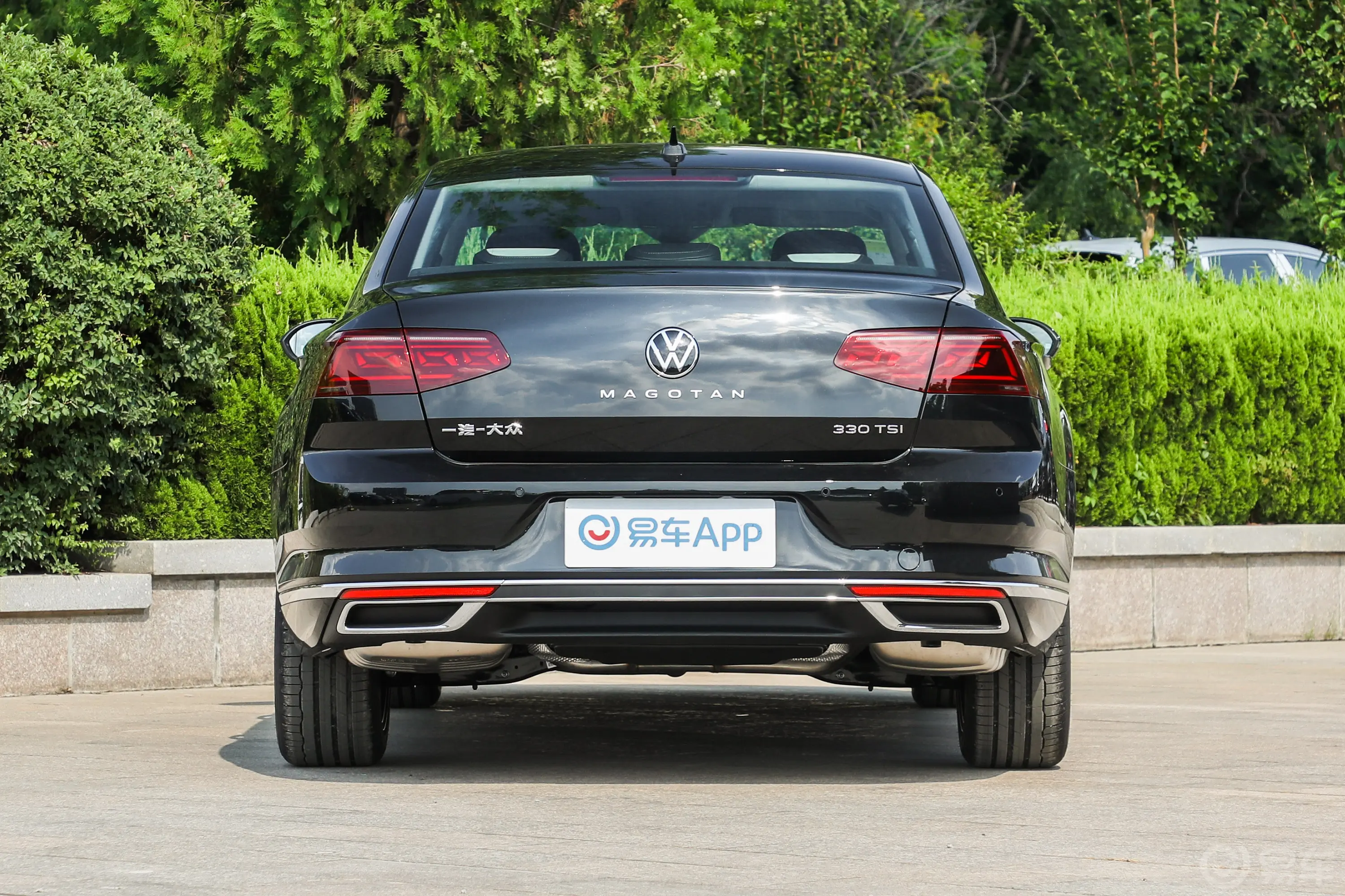 迈腾改款四 众享版 330TSI 豪华型正后水平