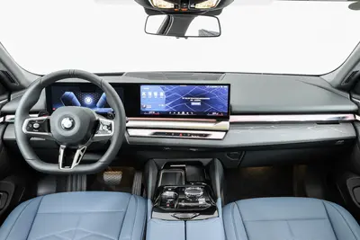 2025款 宝马5系 530Li 尊享型 M运动套装内饰