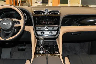 2024款 添越 4.0T V8 S内饰