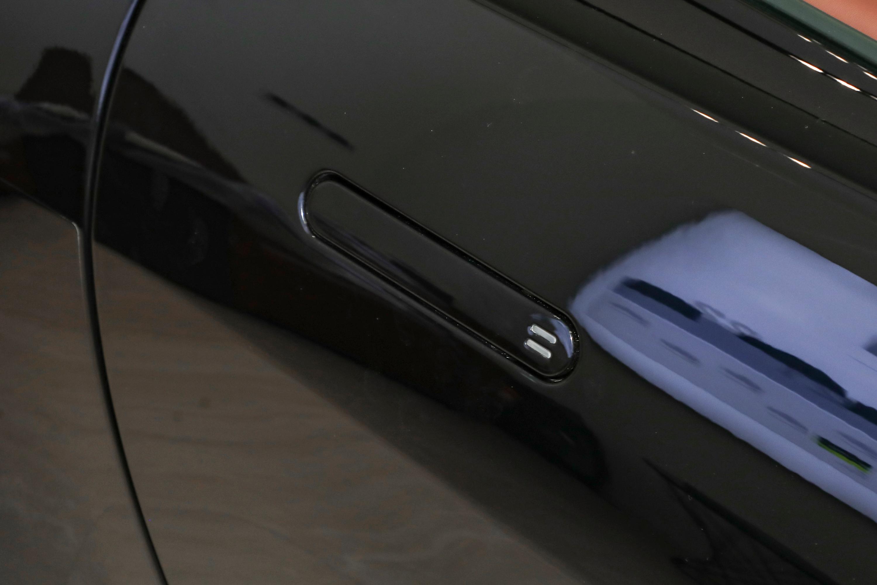 【V8 Vantage4.0T V8 Coupe外观细节图片-汽车图片大全】-易车