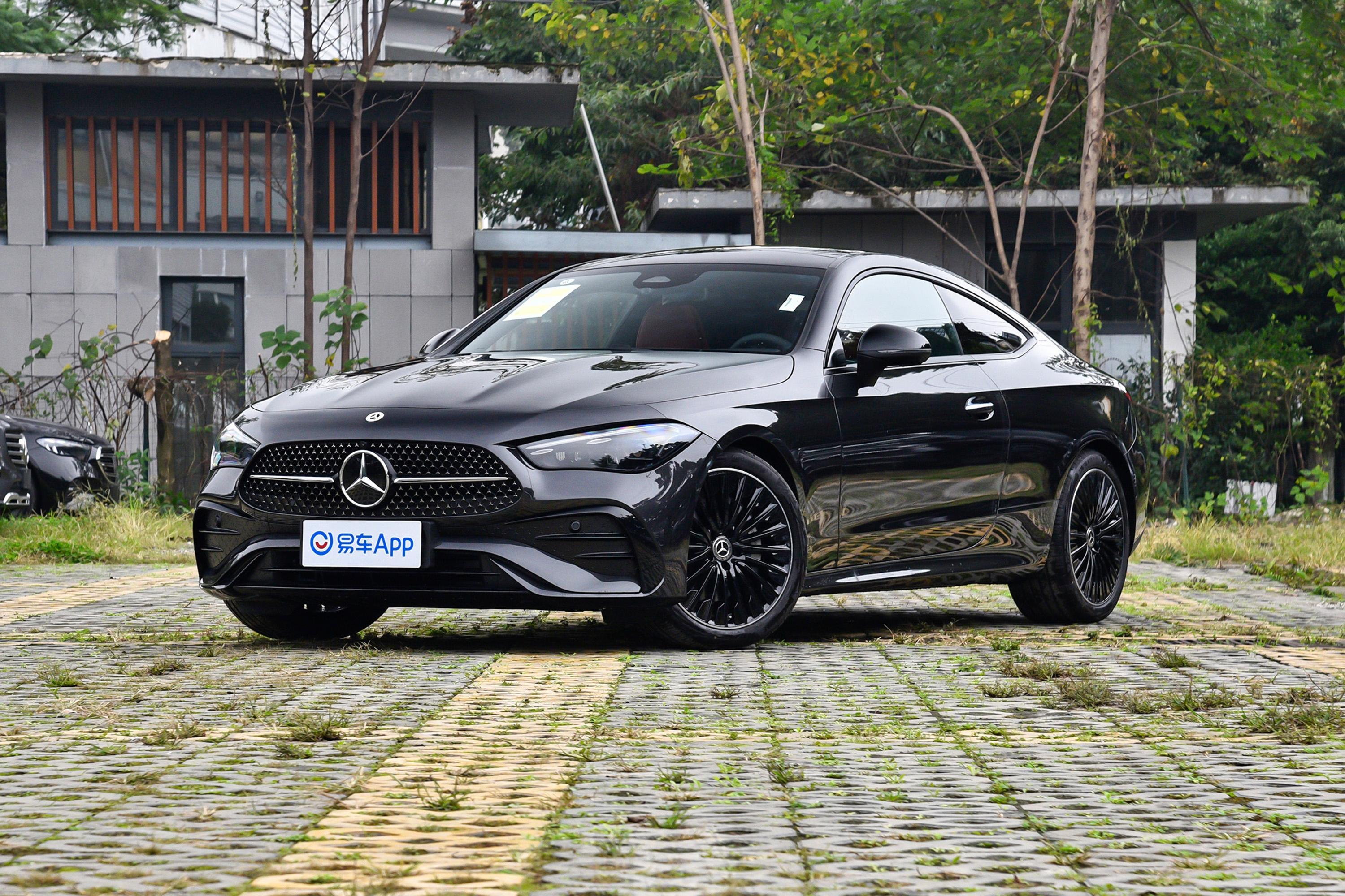 【奔驰CLECLE 300 4MATIC 豪华型轿跑车侧前45度车头向左水平图片-汽车图片大全】-易车