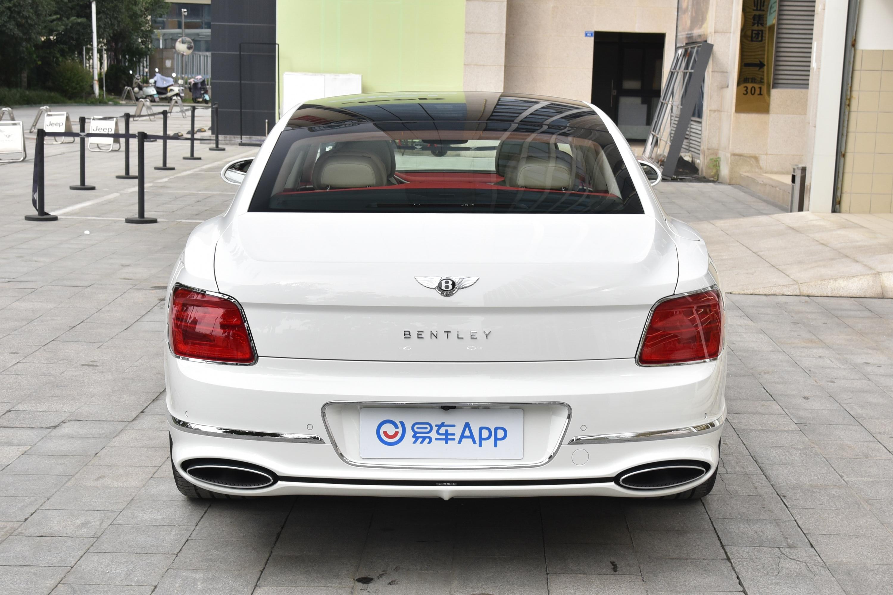 【飞驰 插电混动4.0T V8正后水平图片-汽车图片大全】-易车