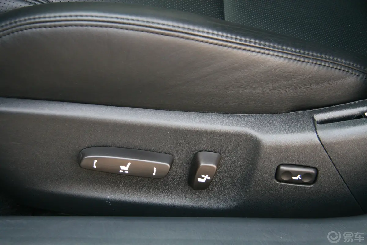 雷克萨斯GS450h座椅调节键