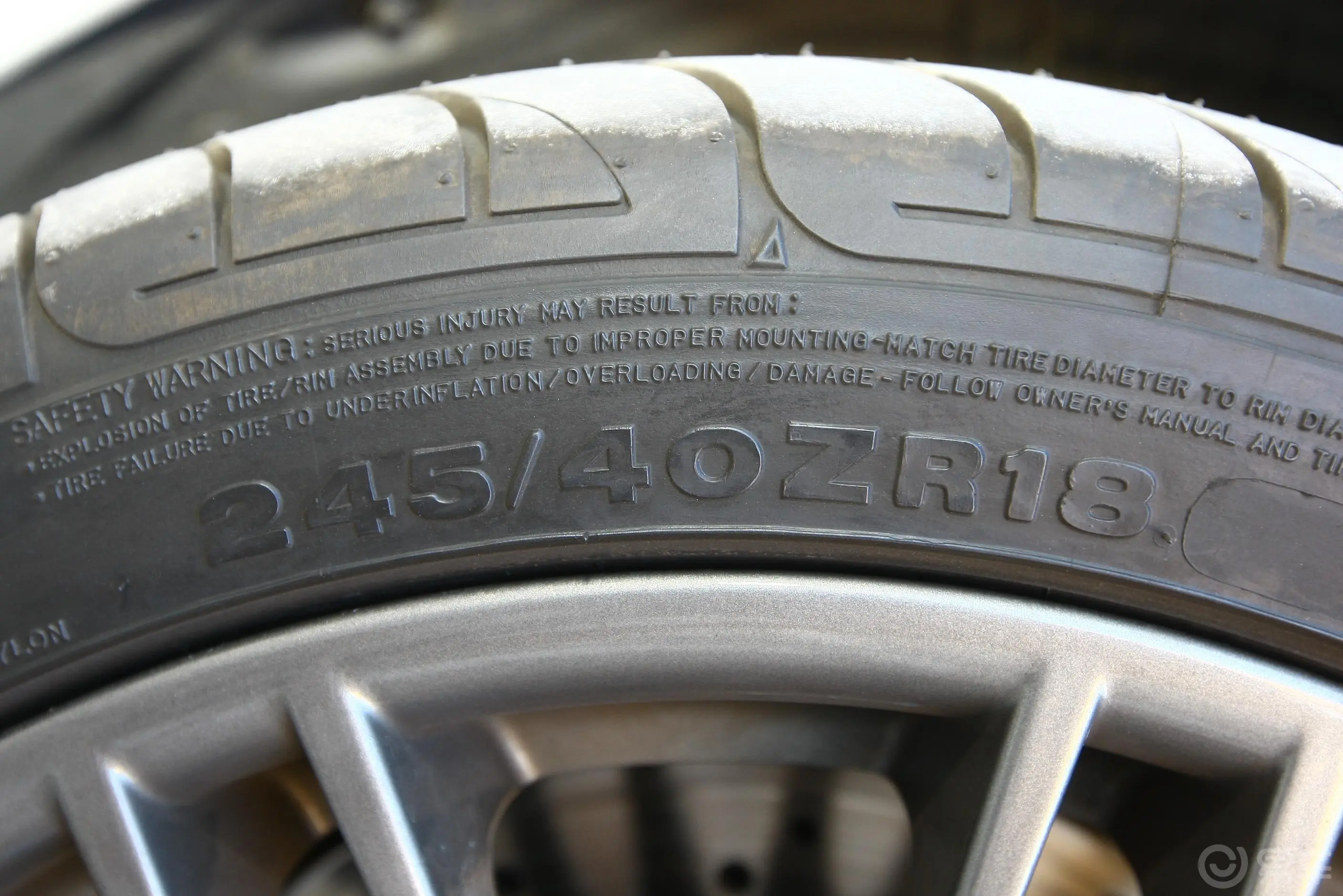 宝马M3双门轿跑车轮胎规格