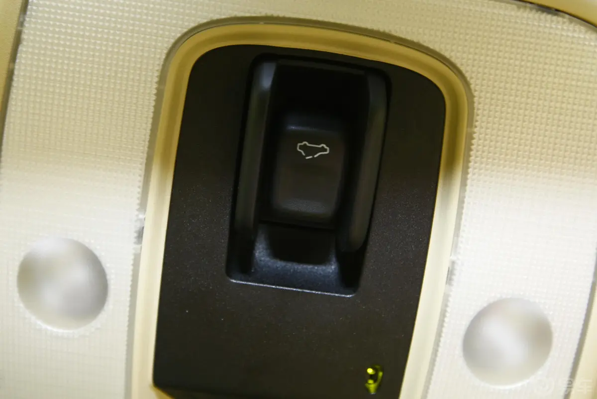 沃尔沃XC60(进口)T6 AWD 智雅版天窗控制开关（前）