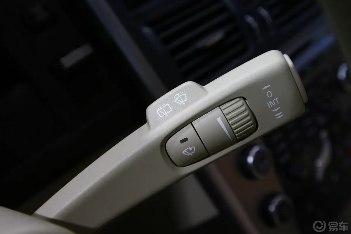 沃尔沃XC60(进口)T6 AWD 智雅版大灯调节键