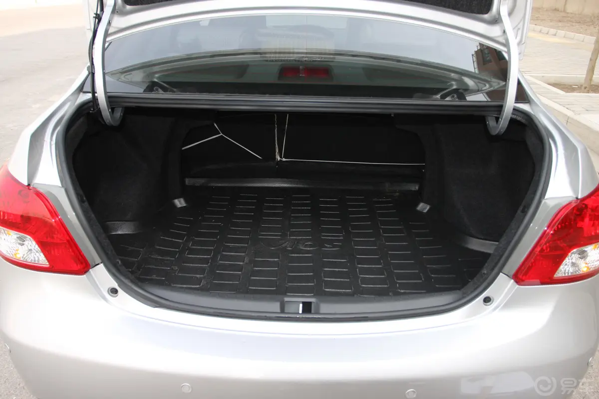 威驰1.3 GL—i 标准版 MT行李箱空间（第3排打开）