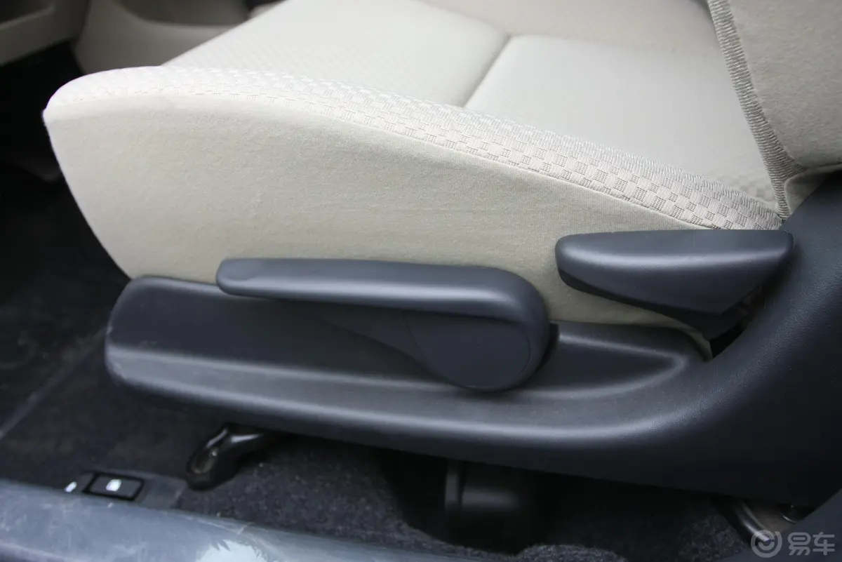 威驰1.3 GL—i 标准版 MT座椅调节键